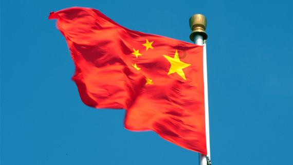 李湘二手毛巾卖1560元引争议，被骂后全场10元